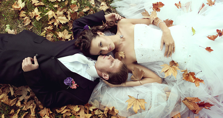 Married couple in the leaves